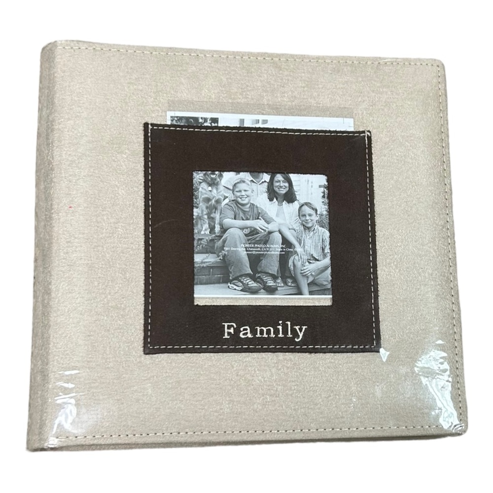Pioneer Photo Album Family Theme Holds 200 Photos 4"x 6" NWT Front Pocket 2008